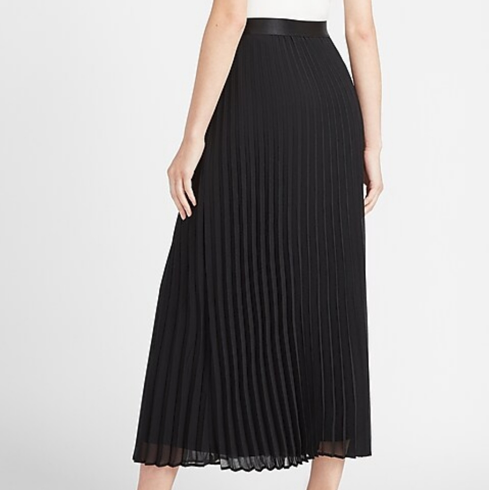 NWT Express High Waisted Pleated Maxi Skirt Black